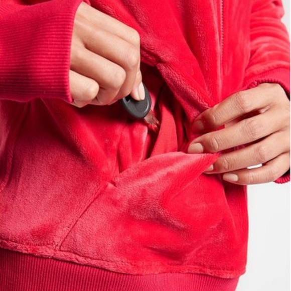 Athleta Triumph Hoodie in Double Cozy Karma hibiscus red - Picture 2 of 4